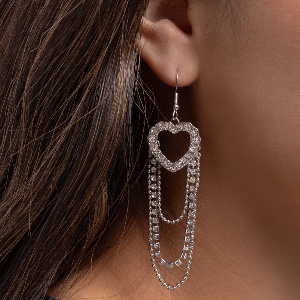 NWT Silver/White Rhinestones Heart Dangle Earring(Last One)